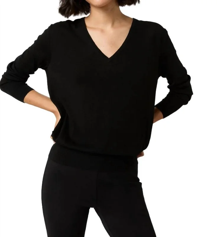 Kate V-Neck Sweater In Black Escorial Wool Lightweight Heavyweight Midweight