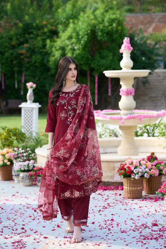 Women's Black Embroidered Straight Kurta Trousers With Dupatta Set - Indo Era Trousers Harem Relaxed Fit Women's Black Embroidered Straight Kurta Trousers With Dupatta Set - Indo Era Trousers Harem Relaxed Fit