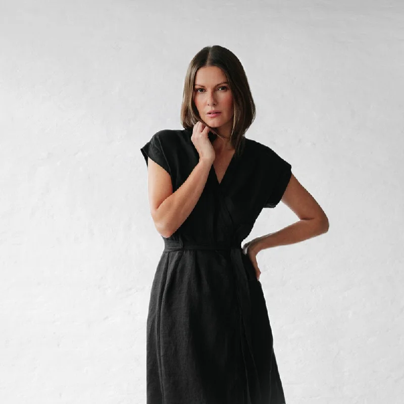 Linen dress Ayu black by Seaside Tones Tunics Travel practical