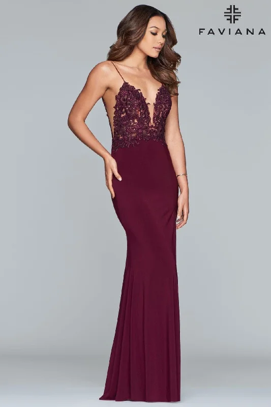 V Neck Dress With Lace Applique Bodice Halter Neckline Beach