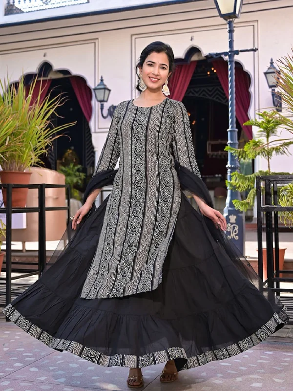 Women's Floral Printed V-Neck Thread Work Kurta With Trousers - Hatheli Trousers Formal Black Women's Floral Printed V-Neck Thread Work Kurta With Trousers - Hatheli Trousers Formal Black